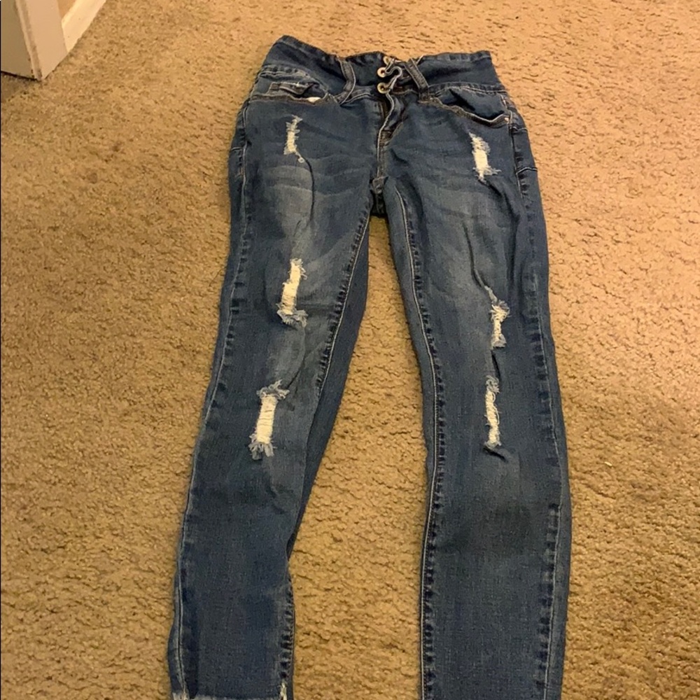 Curvy mid rise blue jeans